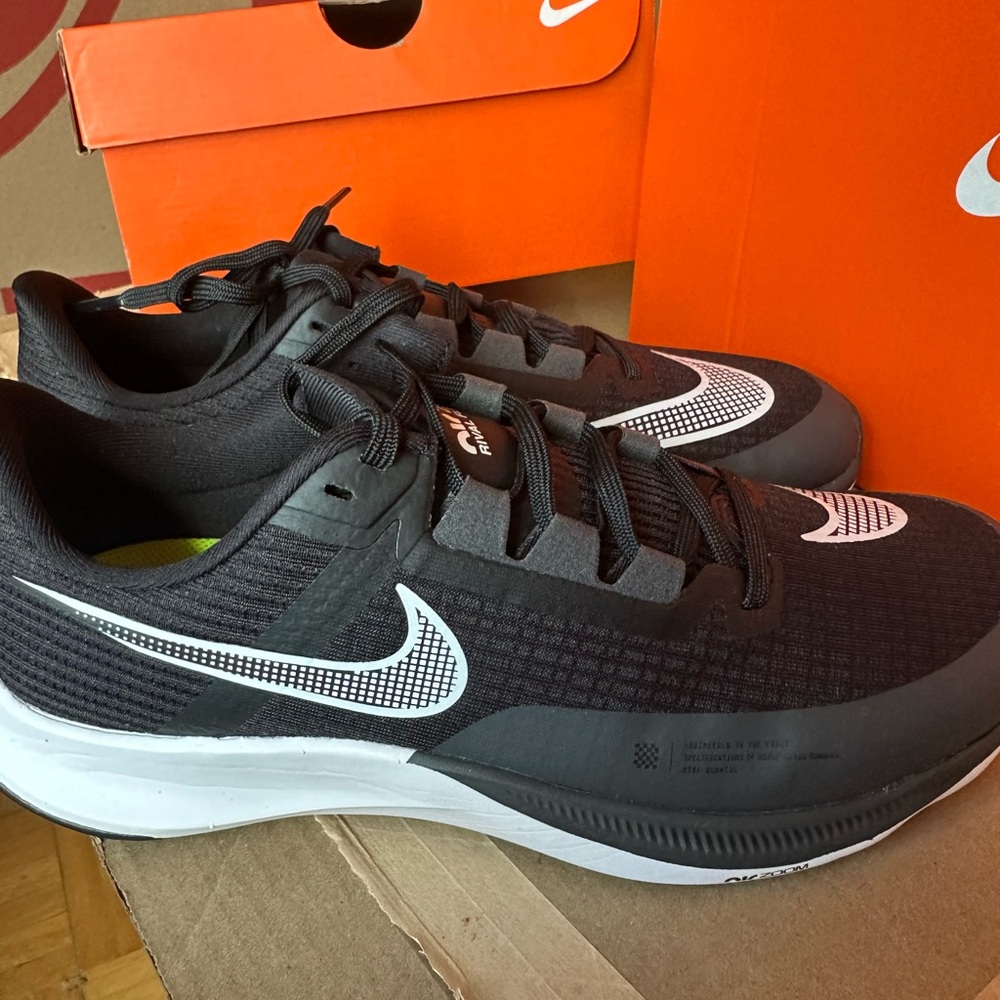 Nike Black and White Athletic Shoes size 9